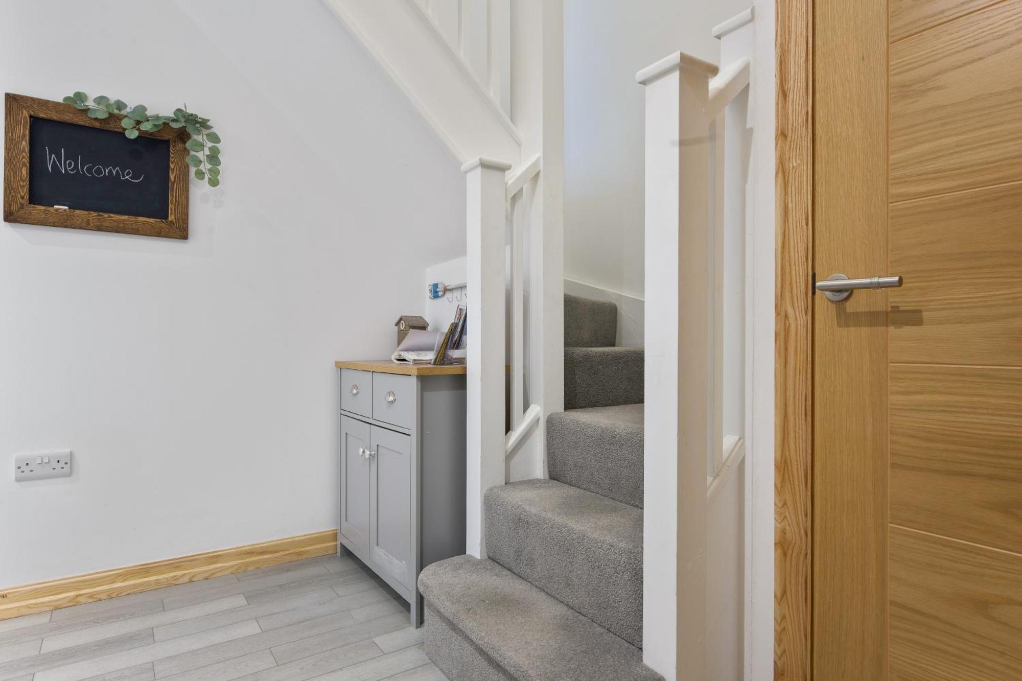 Large, Newly Renovated, Three Bedroom Town Centre Split Level Apartment With Free Parking, Sleeps Seven - Walking Distance To Beach Bournemouth Dış mekan fotoğraf