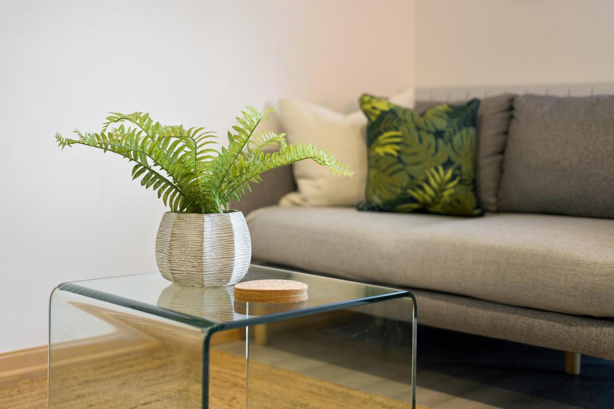 Large, Newly Renovated, Three Bedroom Town Centre Split Level Apartment With Free Parking, Sleeps Seven - Walking Distance To Beach Bournemouth Dış mekan fotoğraf
